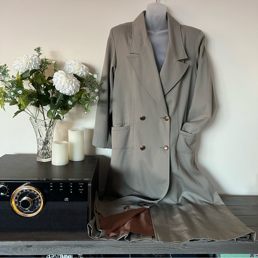 Vintage SHIFF light khaki green long pleated back 100% virgin wool trench coat